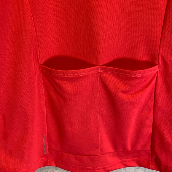 Decathlon – Sports T-Shirt with Back Pockets - Picture 5 of 6